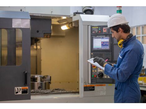 Manutenção de Máquinas CNC Avançadas na Estação da Luz