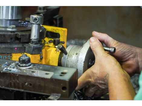 Manutenção Corretiva em Máquinas CNC Romi na Luz