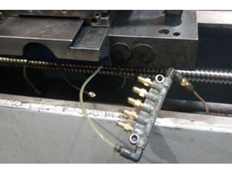 Reparo de Máquinas CNC Avançadas no Aeroporto